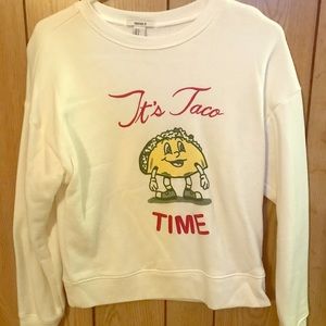 Pull over sweatshirt “It’s Taco Time”